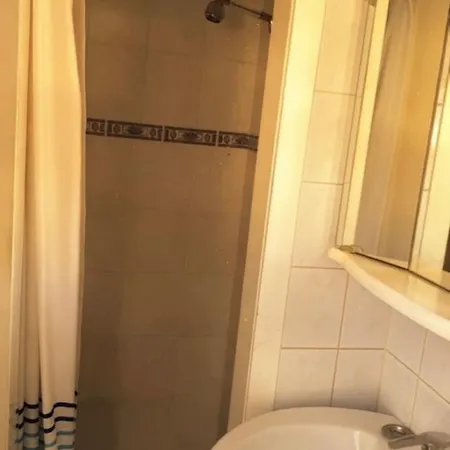 Dom-herz - Tv Monteurzimmer Doppelzimmer Im Zentrum Wlan, Parkplatz Apartment